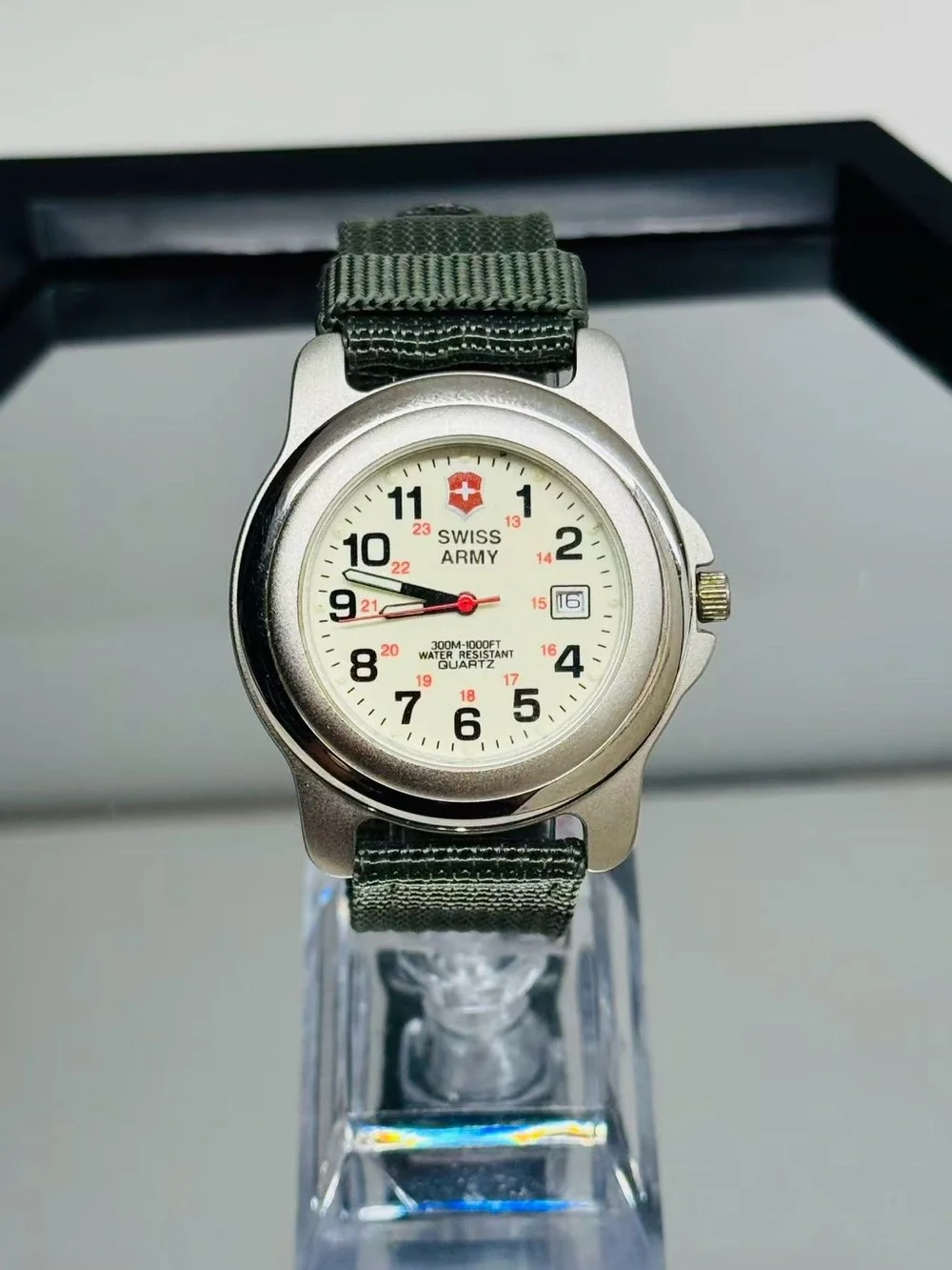 Vintage Swiss Army Men’s Watch Quartz White Dial Date 40mm New Battery Runs